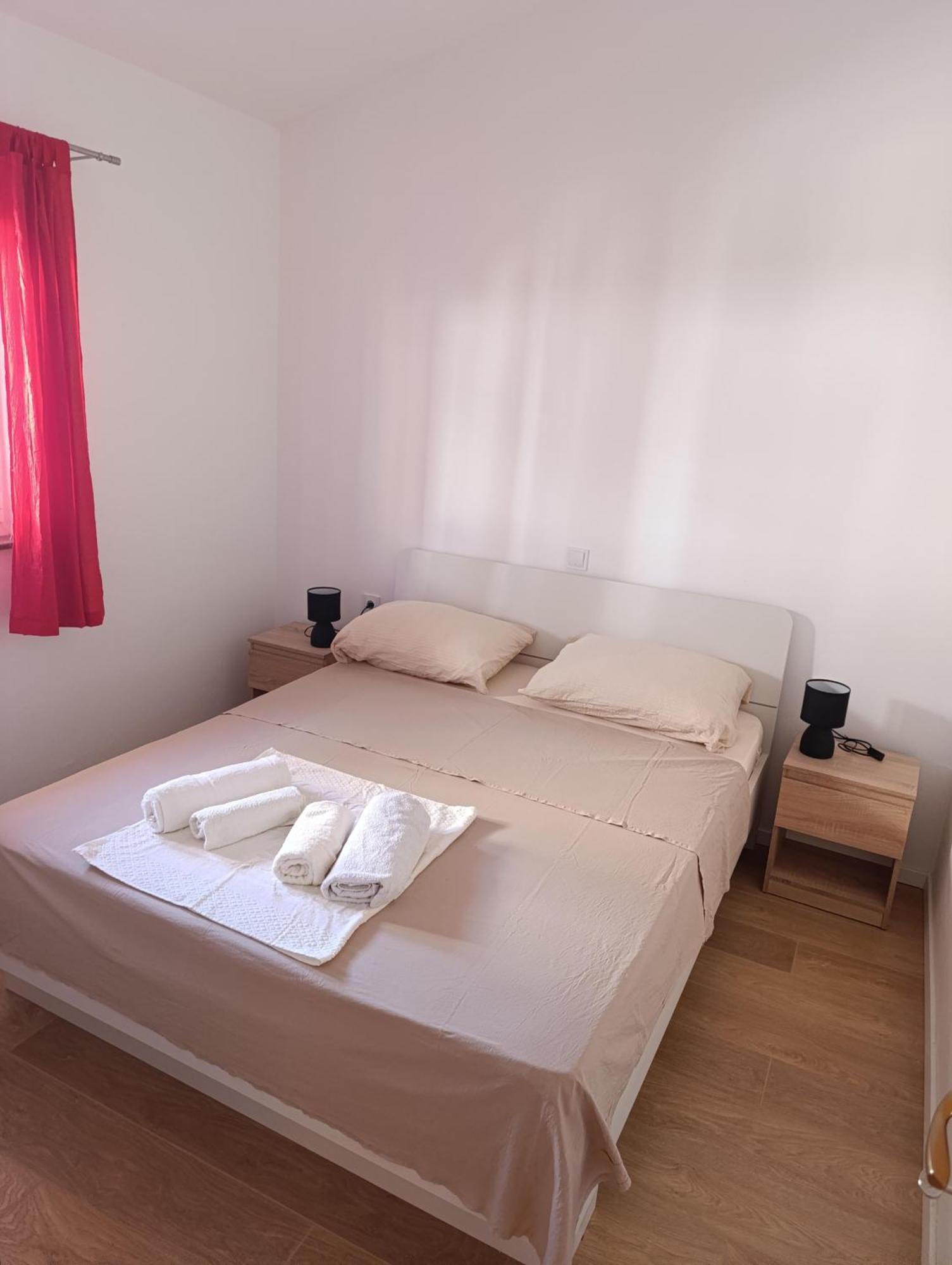 Apartmani Peko Pag Town Exterior foto