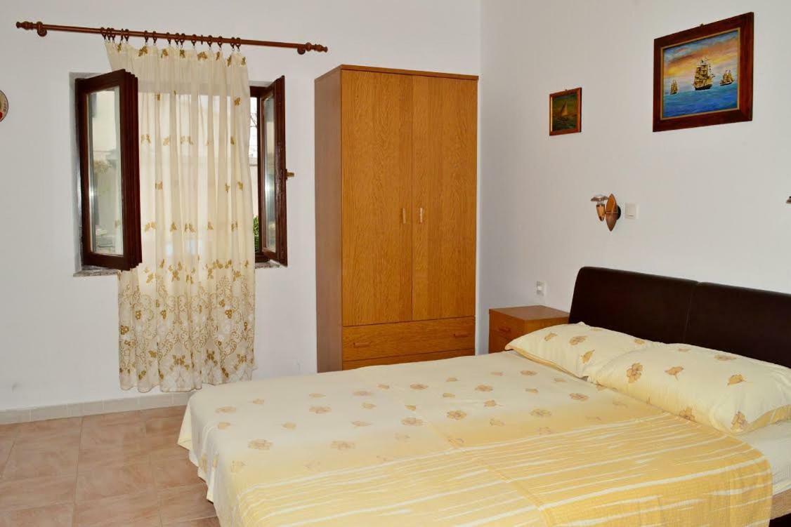 Apartmani Peko Pag Town Exterior foto